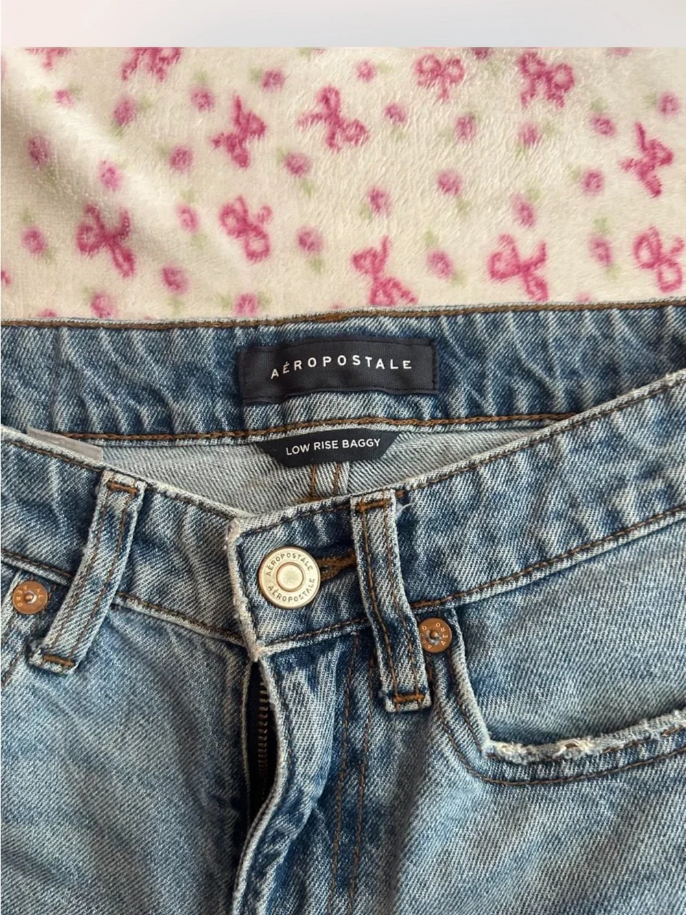 Aeropostale Women's Light Blue Distressed Boyfriend Jeans
